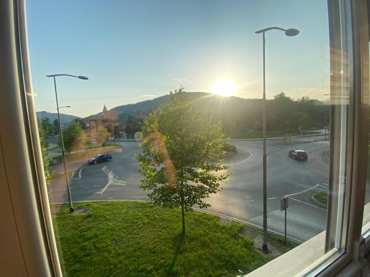 Apartman "Amy Delux" Зеница Экстерьер фото